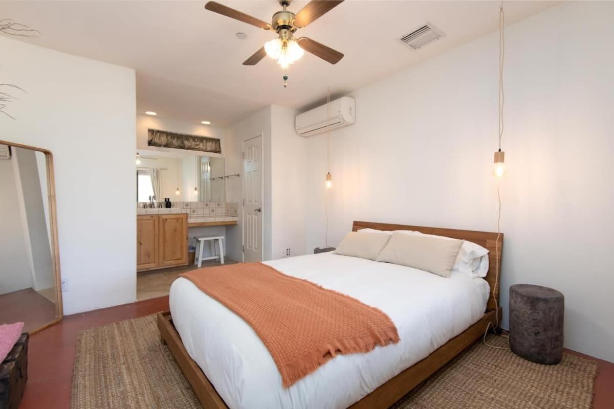 Renovated Lodge - Room 1 With Pool Access Joshua Tree Luaran gambar
