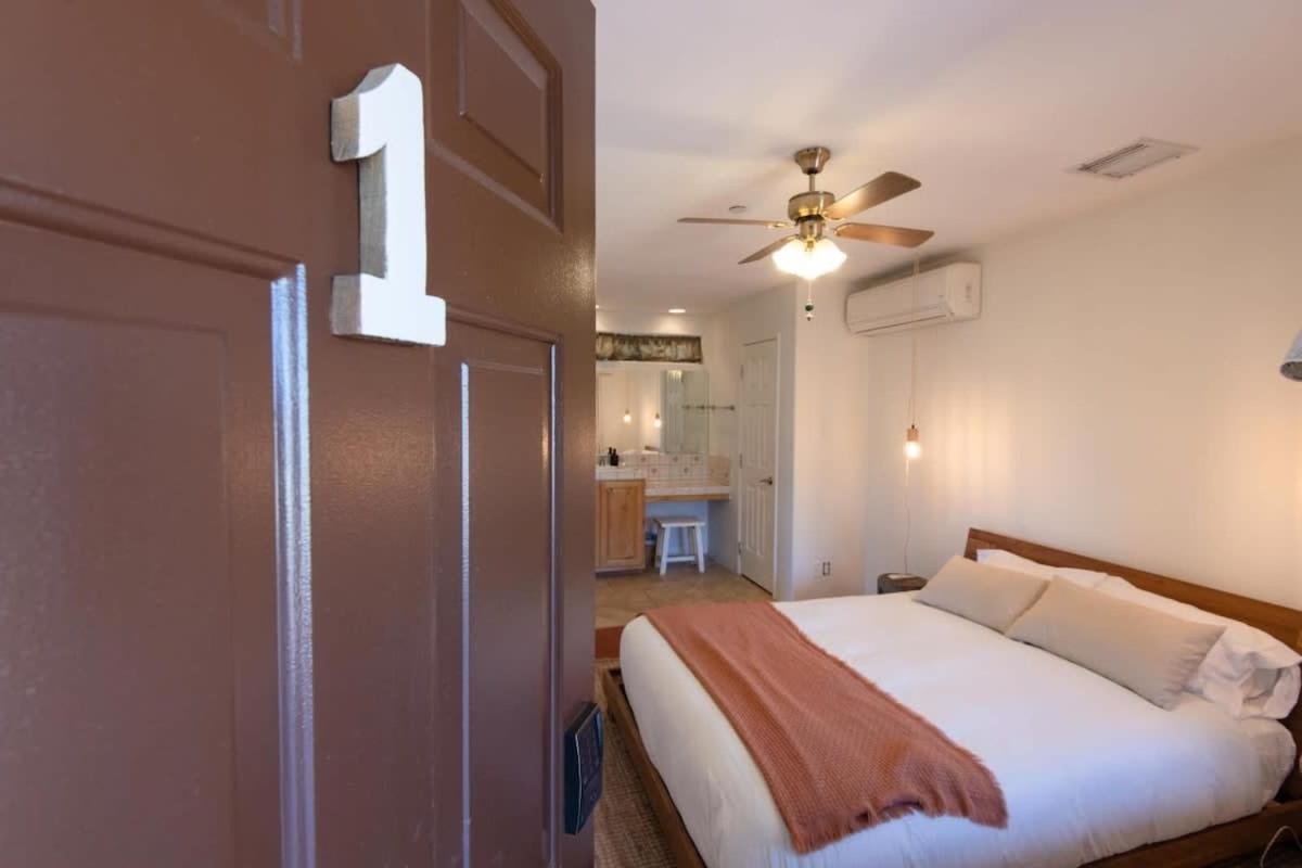 Renovated Lodge - Room 1 With Pool Access Joshua Tree Luaran gambar