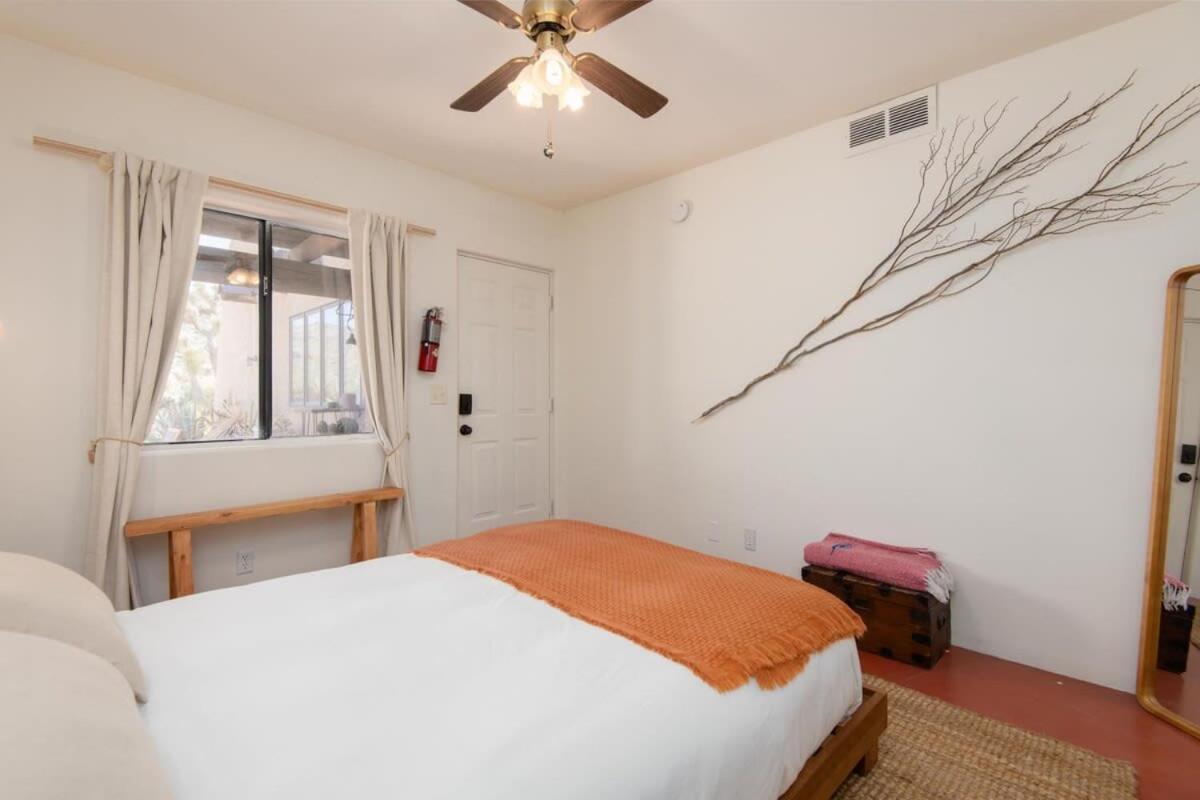 Renovated Lodge - Room 1 With Pool Access Joshua Tree Luaran gambar